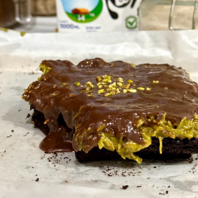 

Pistachio Kunafa Brownies | Coklat Dubai Brownies | Pistachio Brownies | Fudgy Brownies 300gr