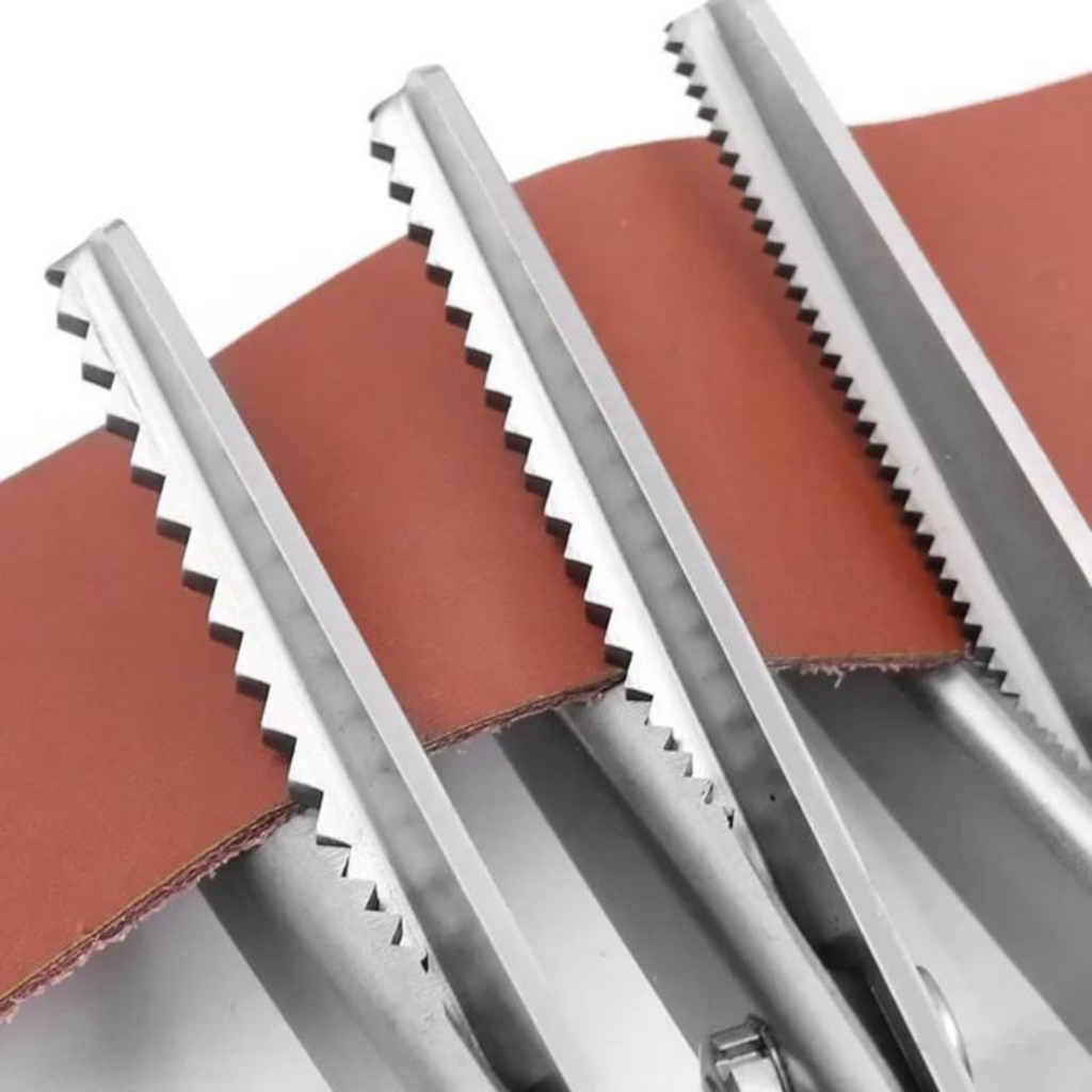 

Promo GUNTING KAIN KERTAS ZIGZAG / GELOMBANG BESAR PANJANG 3/5/7 MM