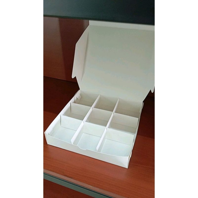 

Kotak Box Dus Kertas Pie Susu Buah Eggtart Soes Pudding Sekat 9 Per Pcs