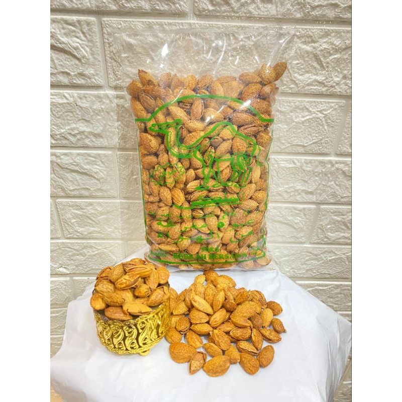 

Kacang almond caramel