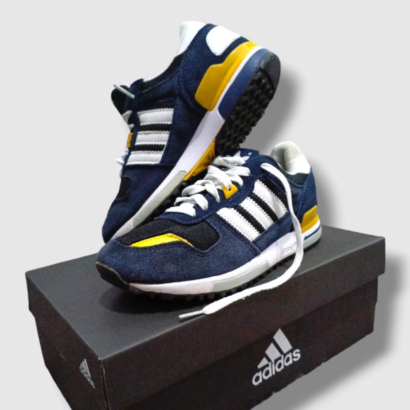 Sepatu Adidas ZX 700 Second Original