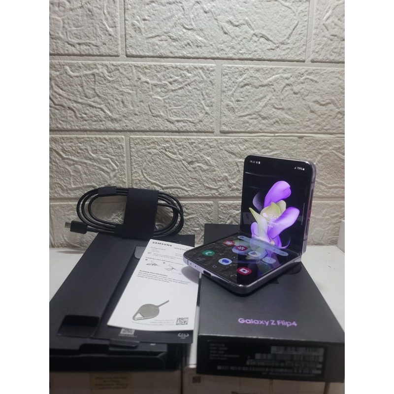 SAMSUNG Z FLIP 4 5G RAM 8/256GB ORIGINAL SEIN MULUS NORMAL SIAP PAKE NOMINUS NO KENDALA APAPUN SIAP 