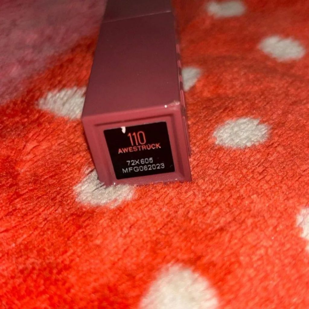 Maybelline vinyl preloved