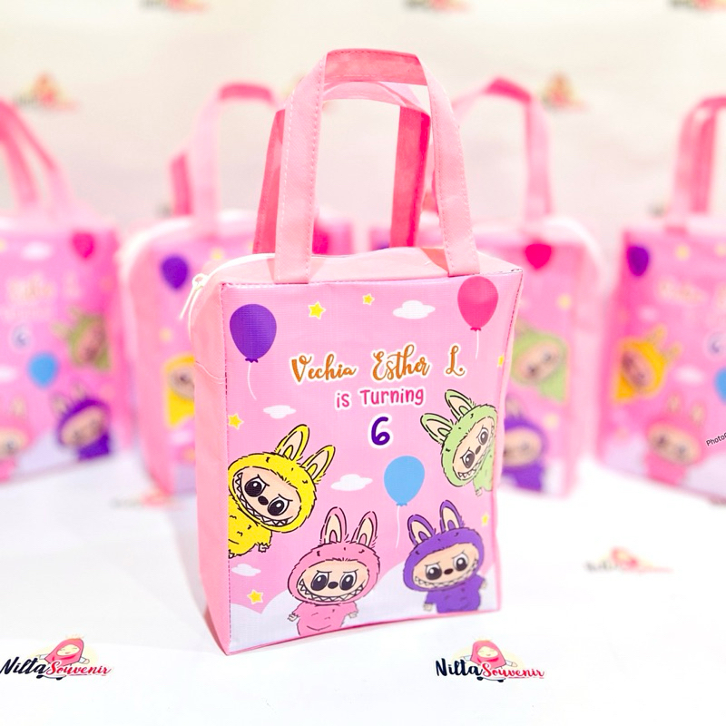 

Tas Souvenir Ulang Tahun Goodiebag Ultah Anak Custom Gambar Labubu model Resleting