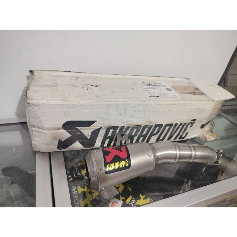Akrapovic Slovenia GP style original slip on R25 MT25