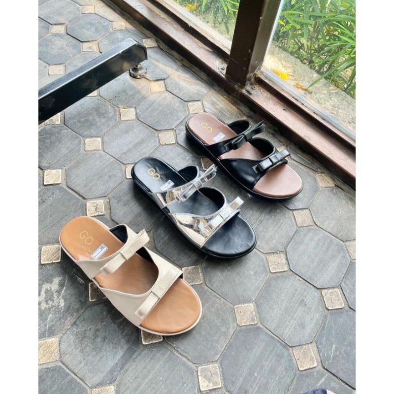 Sendal Wanita kekinian / Sendal slip on Bella Pita cakep / Sendal flat wanita