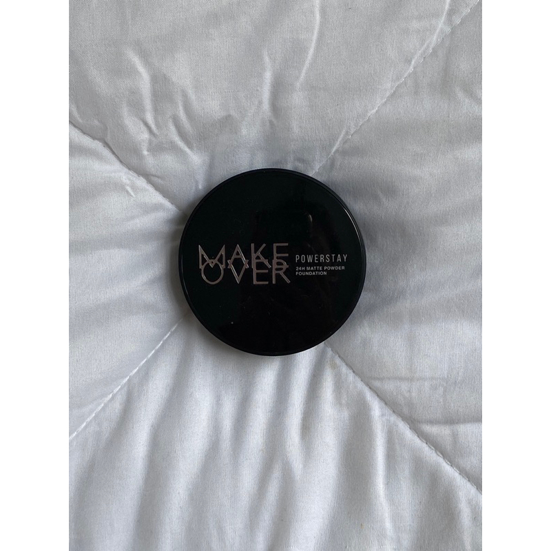 makeover matte powder foundation W22 Warm Ivory