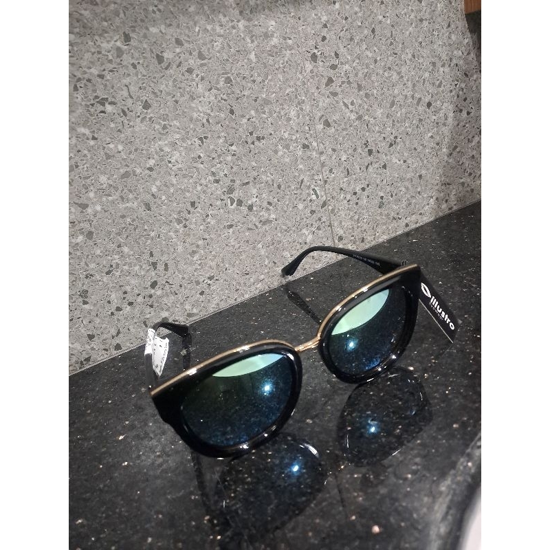 KACAMATA hitam wanita / kacamata illustro / kacamata fashion wanita BARU