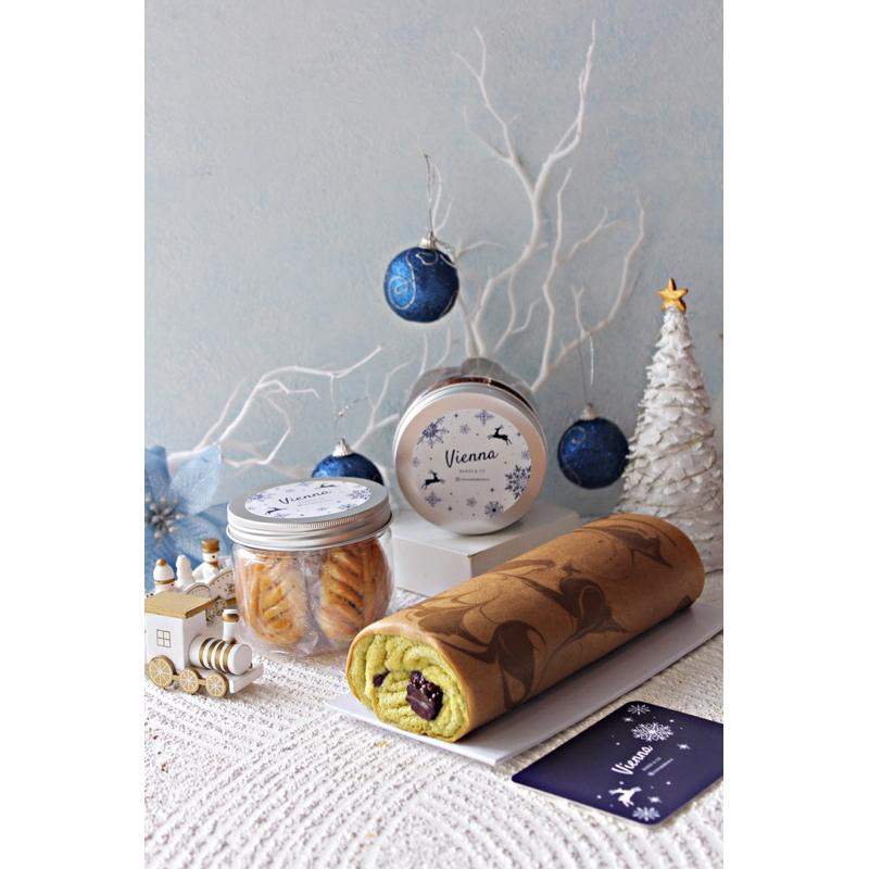 

Christmas Hamper - Bolu Gulung & Cookies Vienna