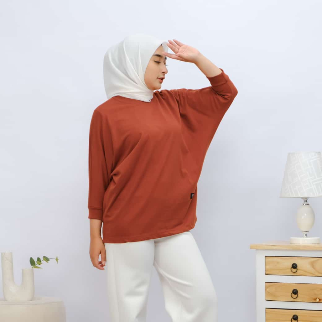 Grazzi Arrival Kaos Tunik Wanita Jumbo Kaos Batwing Model Kelalawar Warna Merah Bata