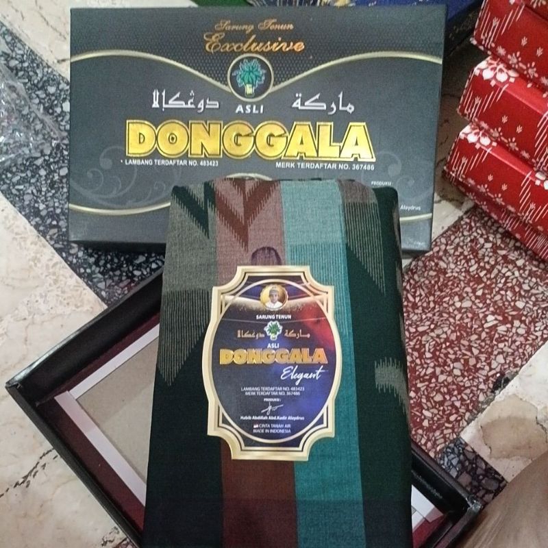 sarung Donggala elegant