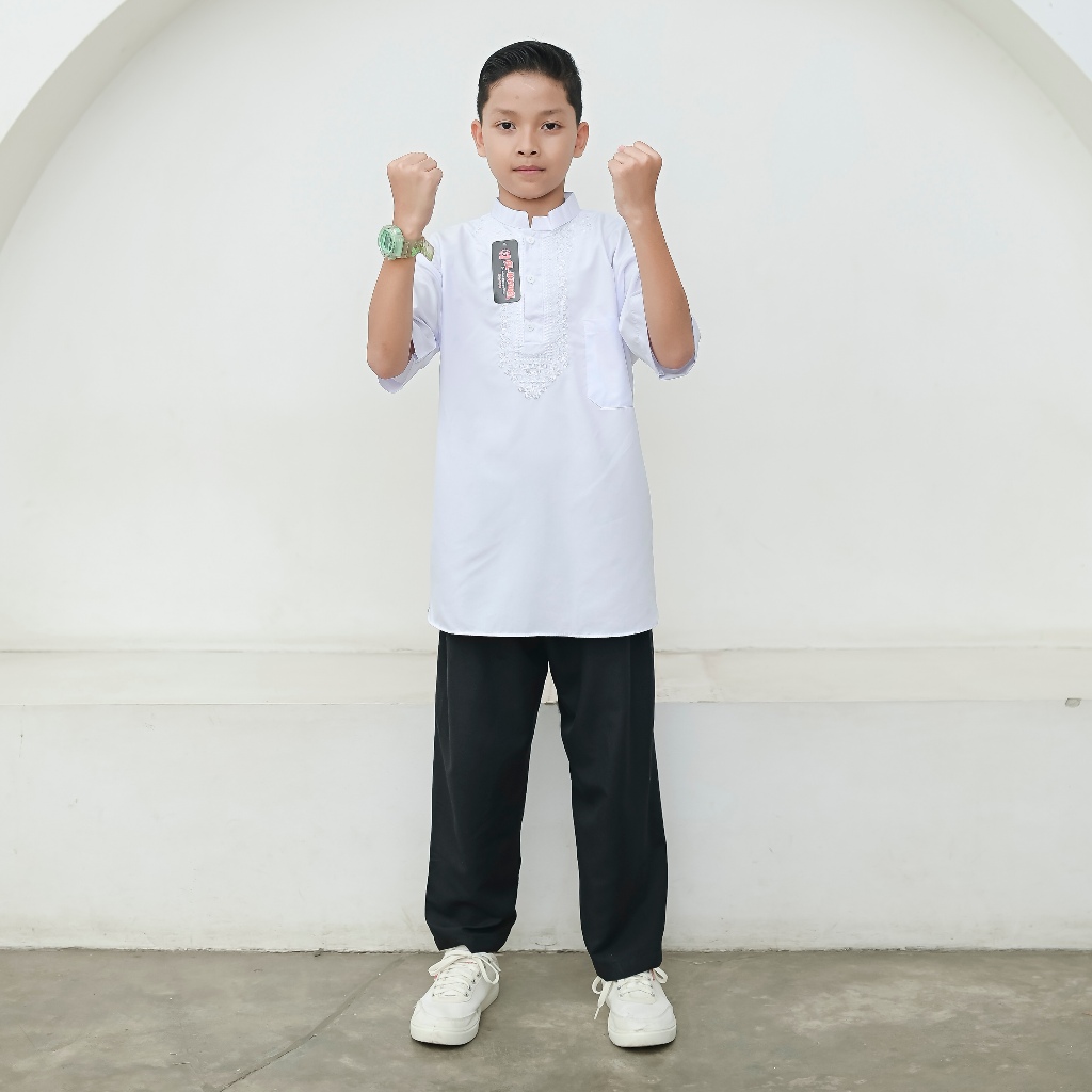 Koko setelan baju Putih Celana hitam lengan pendek