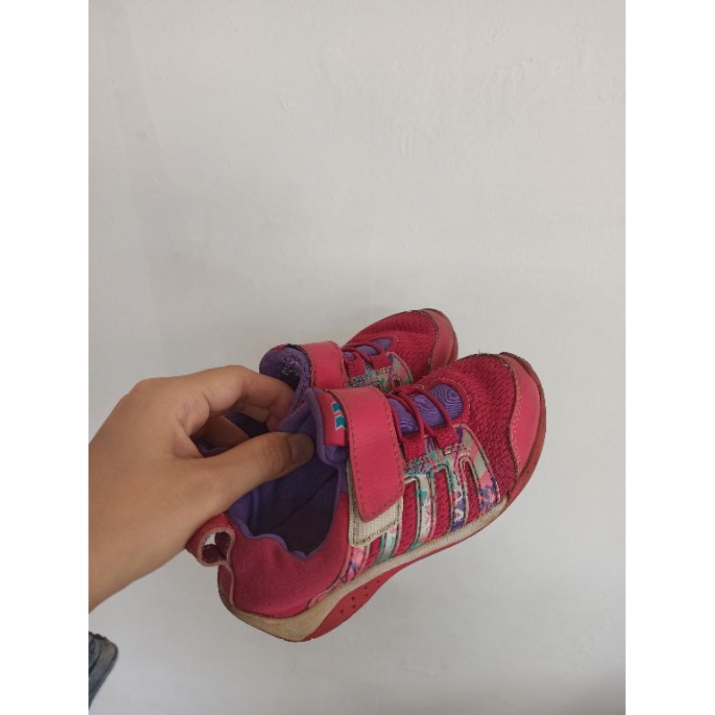 preloved sepatu anak perempuan precise