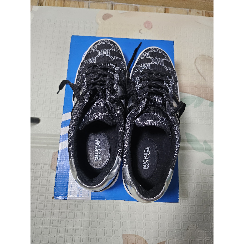 PRELOVED SEPATU WANITA MICHAEL KORS SNEAKERS ORI 100%