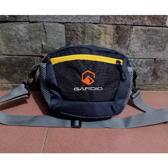 Tas slempang pria masa kini Gardio