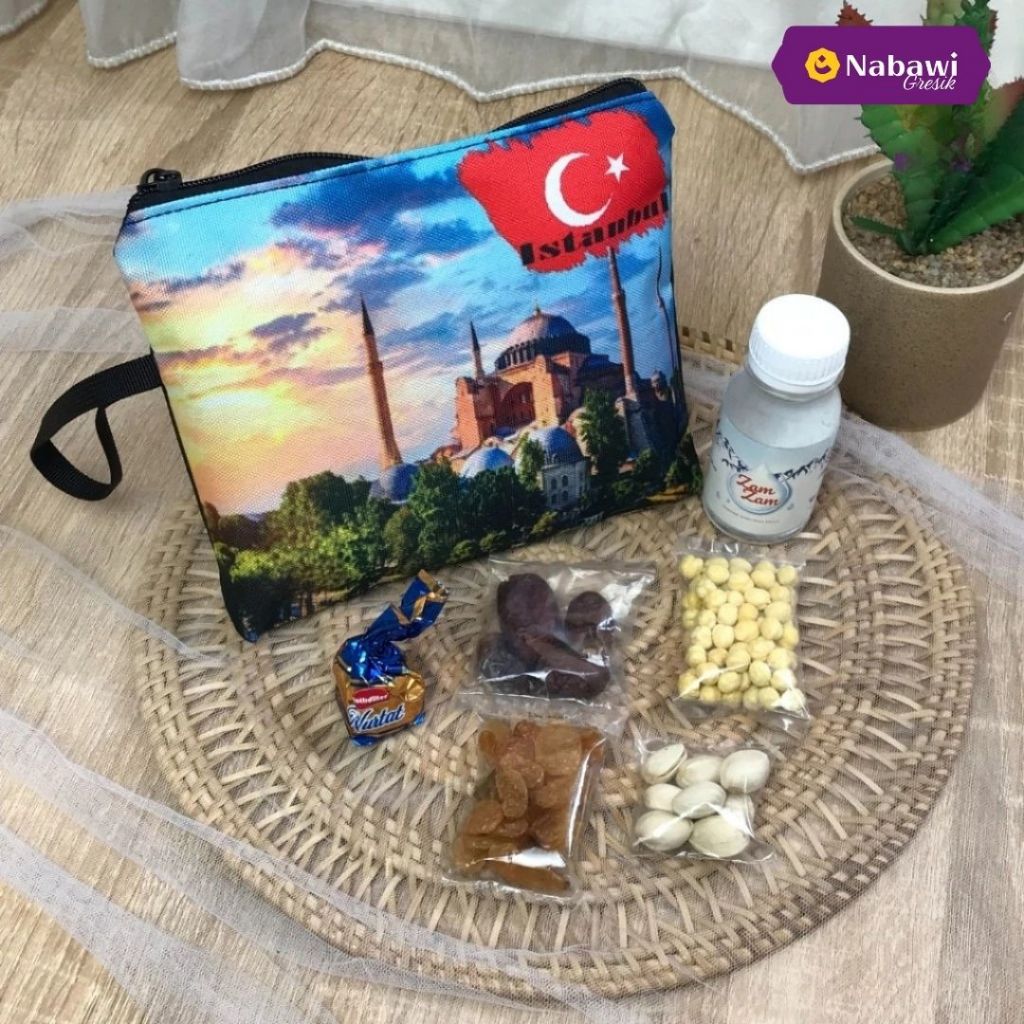 

Paket Hampers Pouch Oleh Oleh Haji Umroh Souvenir Makanan Khas Arab