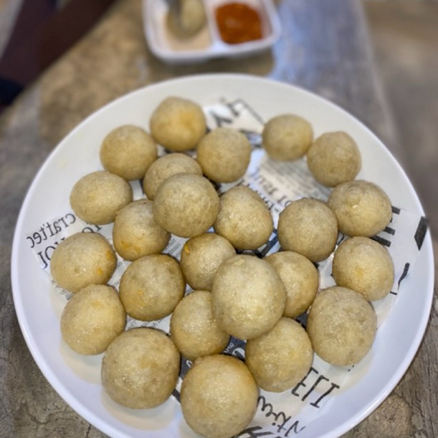 Cimol isi keju Bandung