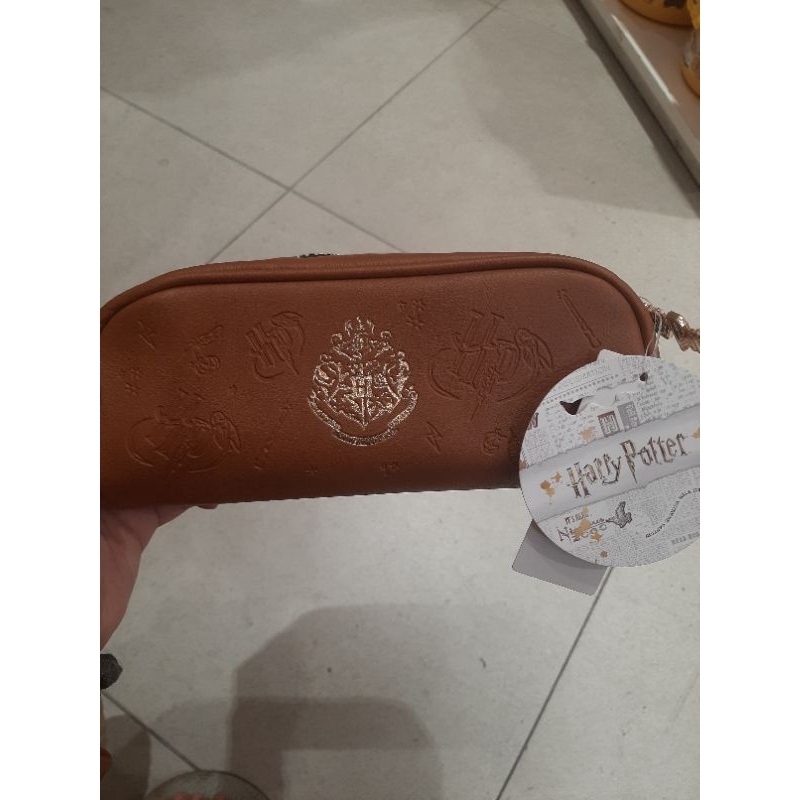 

[READY STOCK] Miniso x Harry Potter Tempat Pensil Silver Embroidery Stationery Case Pencil Case School Supplies Black Brown