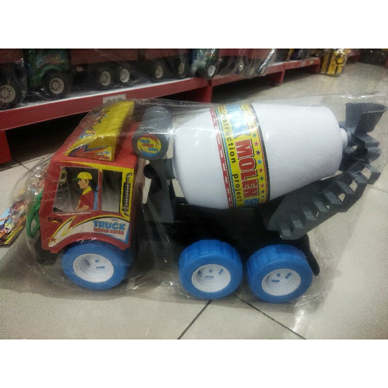 Mainan truck molen besar