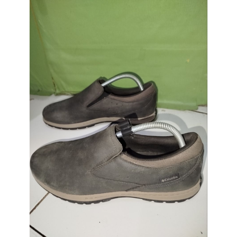 SEPATU SLIP ON COLUMBIA KULIT ABU SIZE 41/26