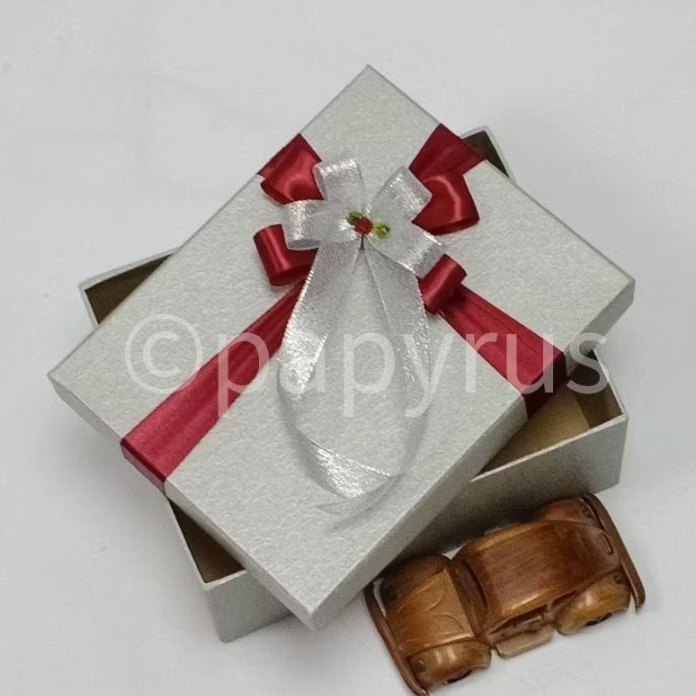 

Papyrus 17,5x22,5 tinggi 10cm Kotak Kado Gift Box V1