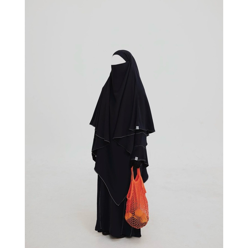 FK Huda Stitch Black dan Stitch Abaya Black Elmadina