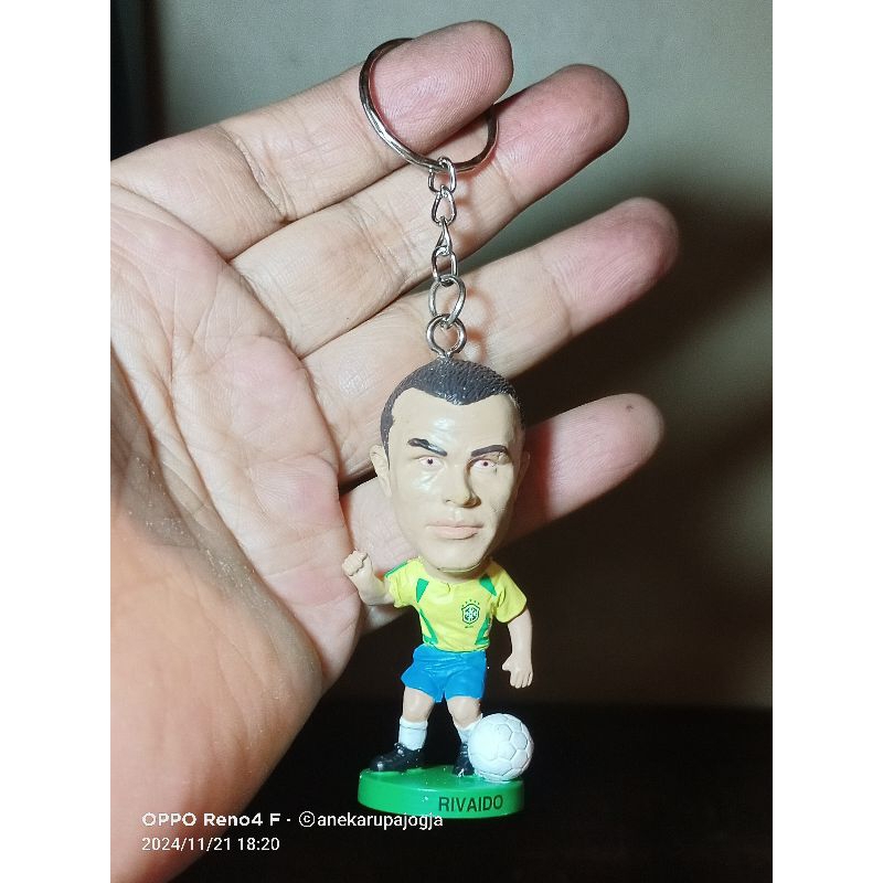 gantungan kunci action figure pemain bola rivaldo