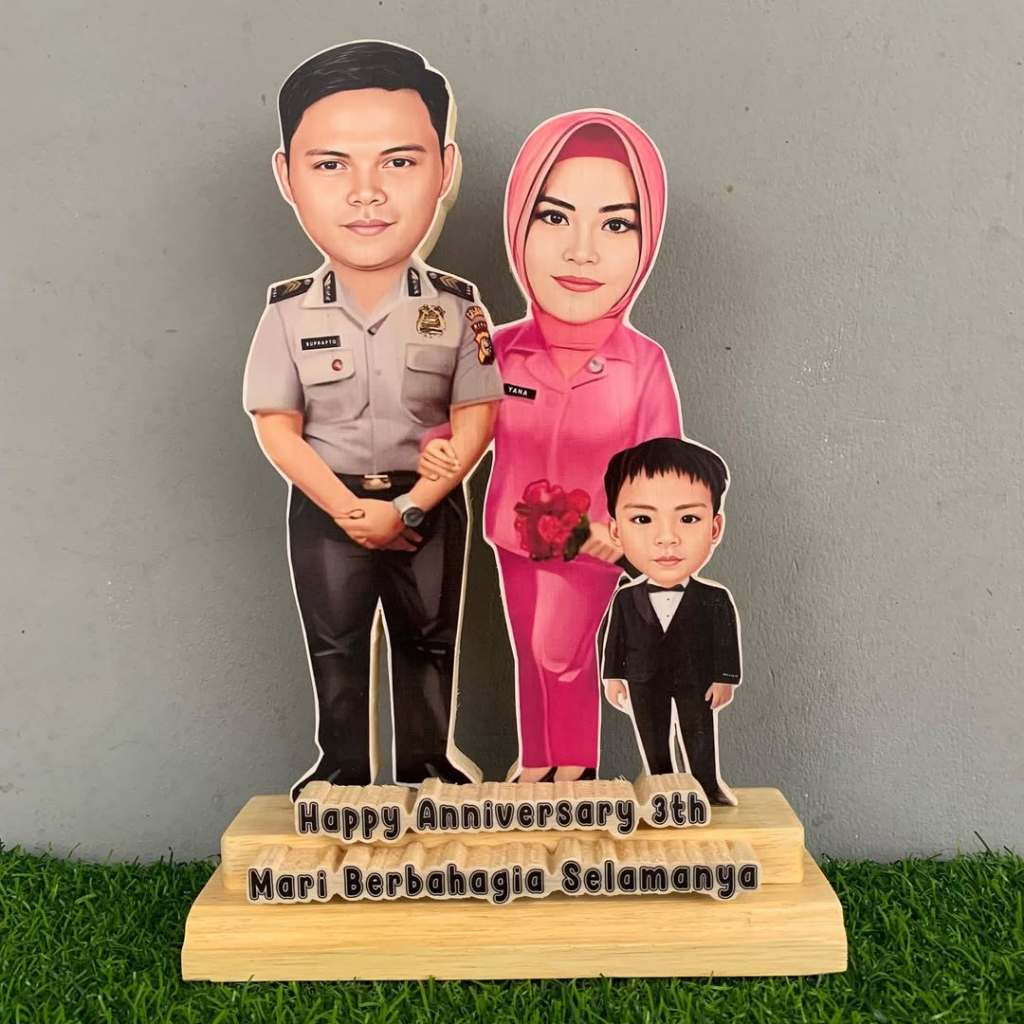 Hadiah Kado Karikatur Kayu Custom Wajah - 3 Wajah