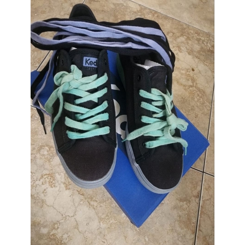 Preloved sepatu keds wanita size 38