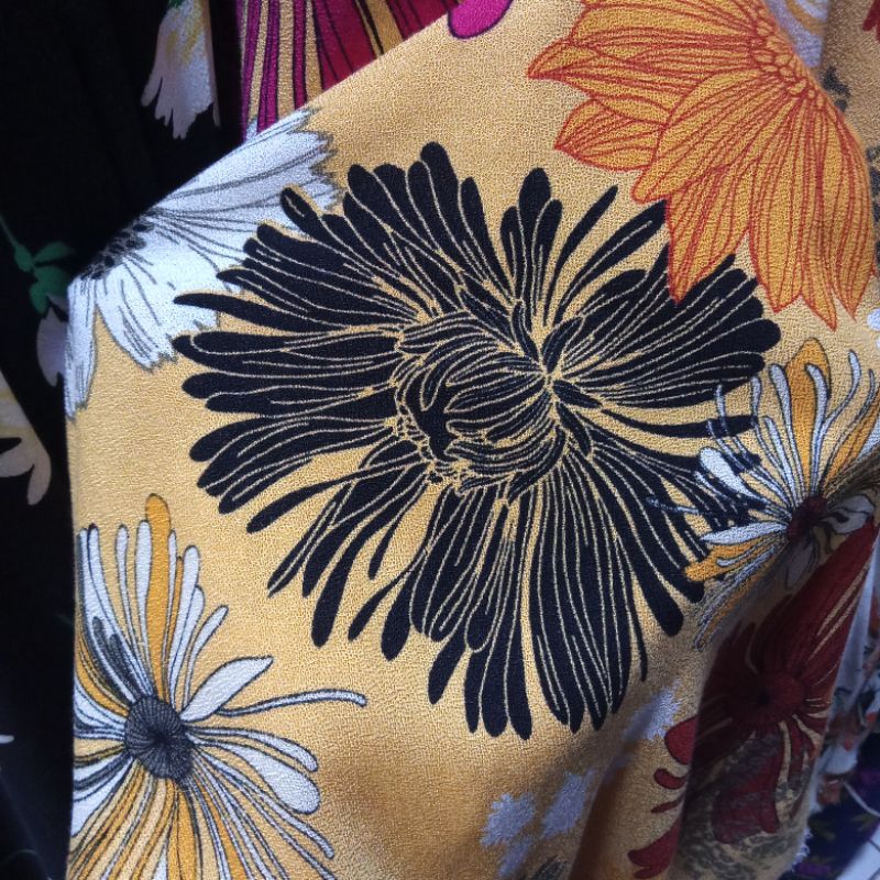 Kain - Kain Lady Zara Crepe Motif Bunga Import - Kain Zara Crepe - Kain Meteran | Harga Per Setengah