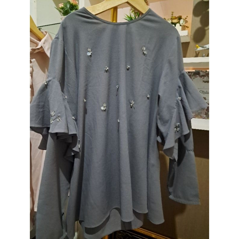 BLOUSE WEARING KLAMBY  PRELOVED