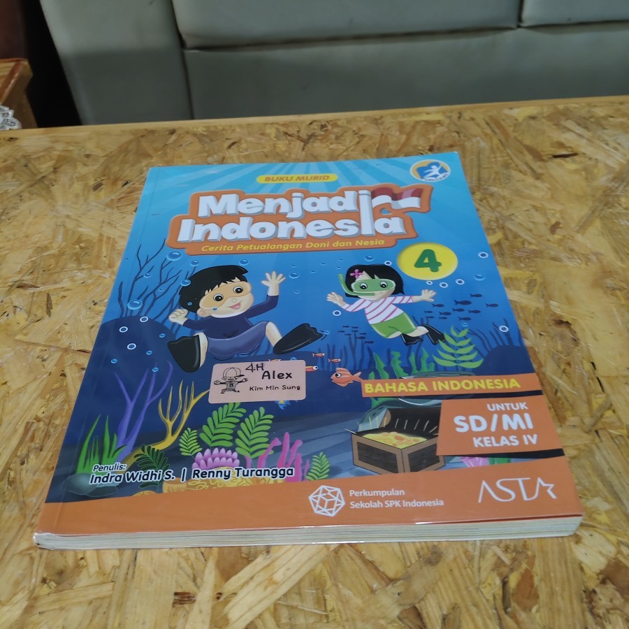 Buku Murid Menjadi Indonesia 4