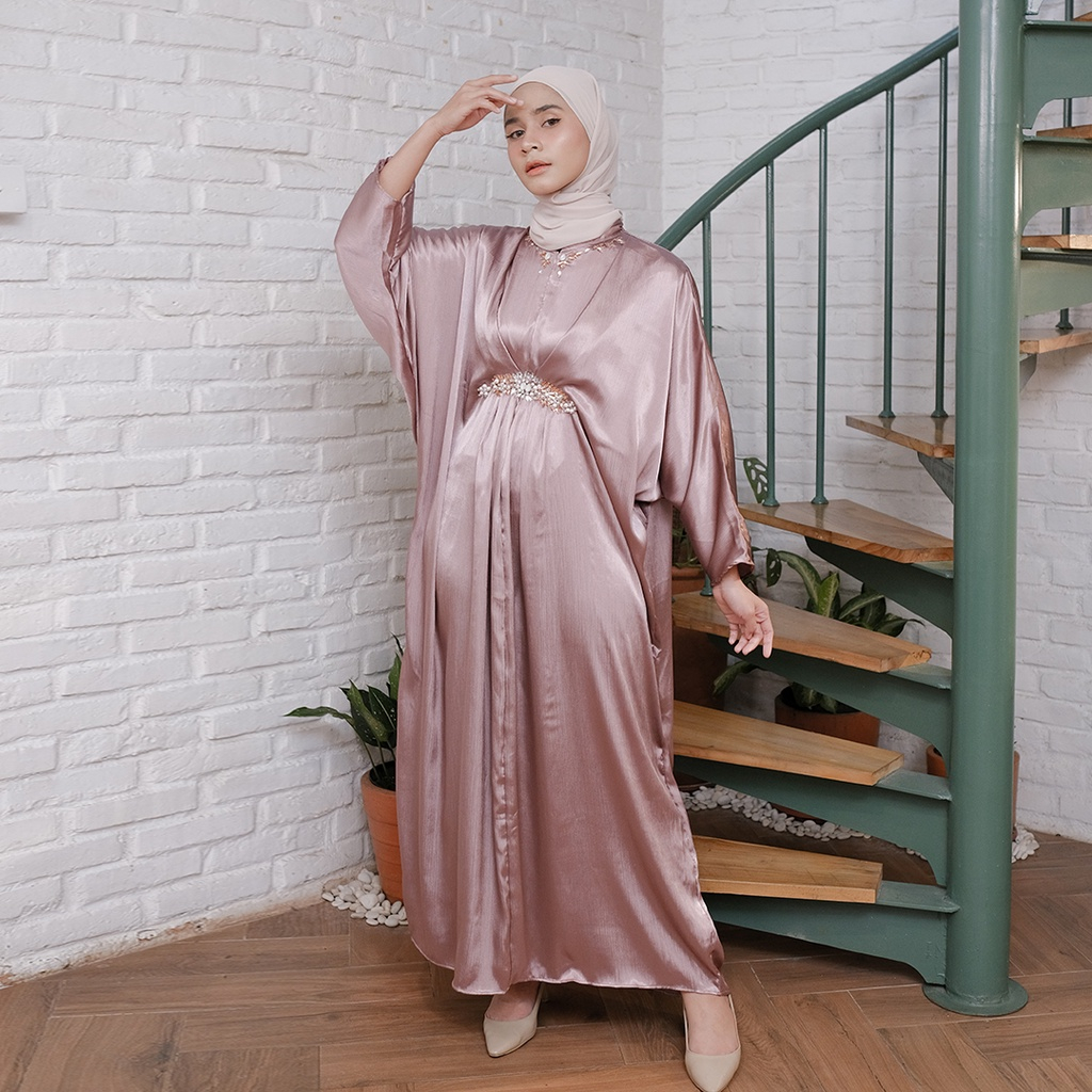 Miss Nomi Khaleeda Kaftan Polos Payet Mewah Kondangan Bahan Silk Premium Bigsize