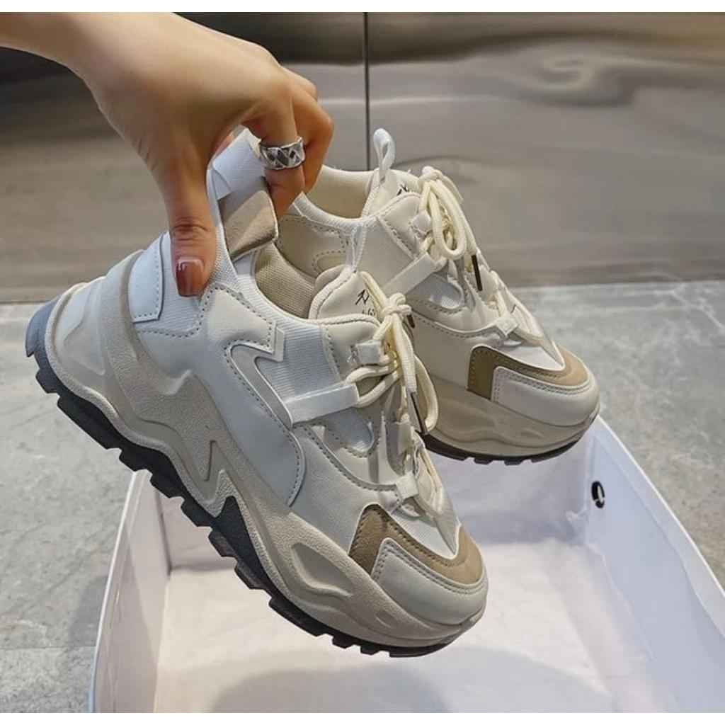 Sepatu Sneakers Wanita Hitam Putih Desain Korean Style Nyaman Dipakai Sepatu Keren Korea Sepatu Wani