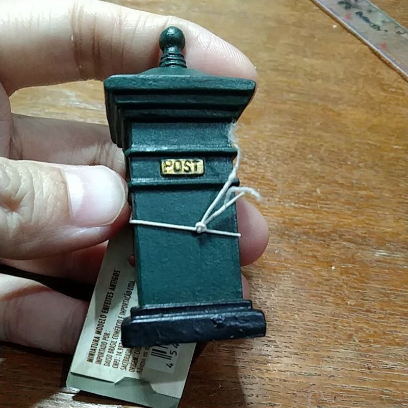 Daiso Miniatur Pajangan Meja Kotak Pos Hijau Miniatur Post Office Antik Skala Aksesoris