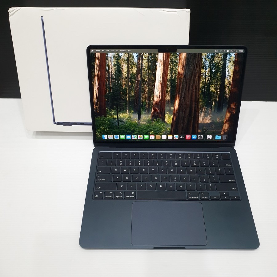 MacBook Air M2 | 8GB | 256GB | 13.6 inch | Garansi Resmi iBox