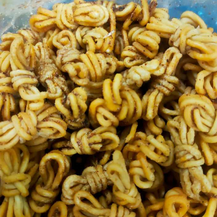 

MIE GULUNG KRIUK RENYAH 500 gr / MIE GULUNG CETAR DAUN JERUK / Mie Gulung Pedas Gurih