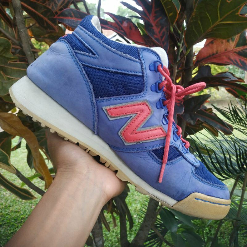 Sepatu New Balance 710