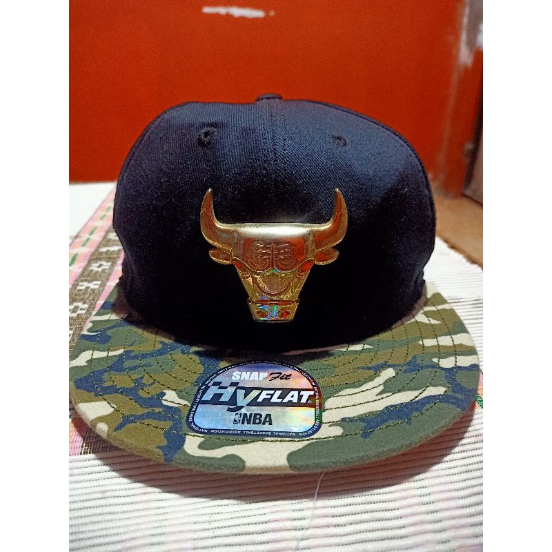 TOPI SNAPBACK NBA HYFLAT CHICAGO BULLS METAL LOGO ORIGINAL