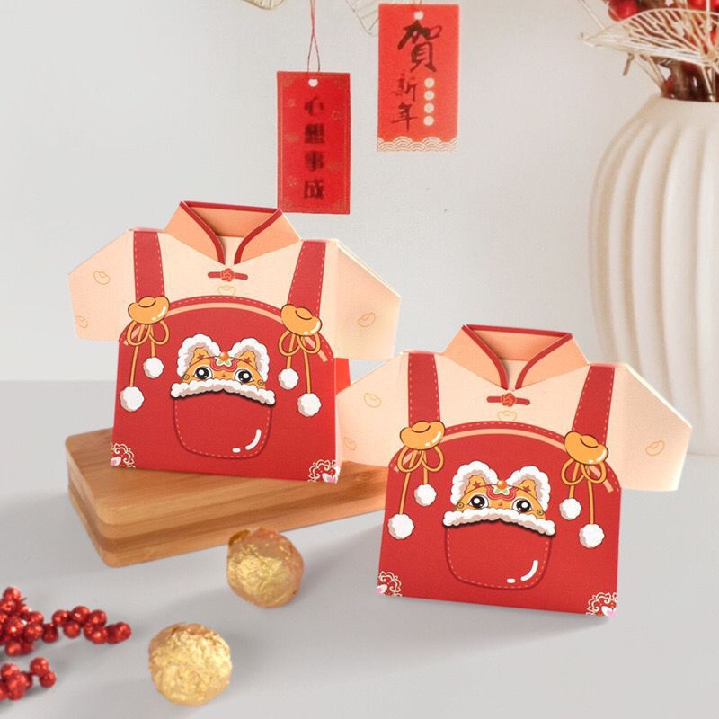 

CANDY BOX COOKIES SINCIA IMLEK BENTUK BAJU CHINESE STYLE LUCU/ BOX HADIAH PERMEN CNY