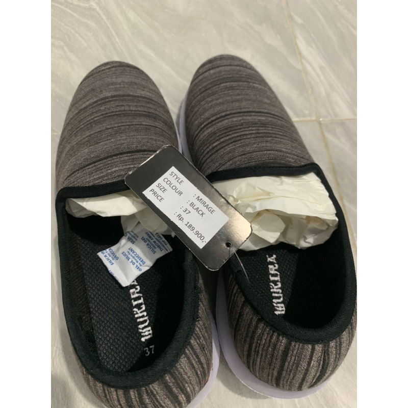 Sepatu merk Wukira New jual rugi
