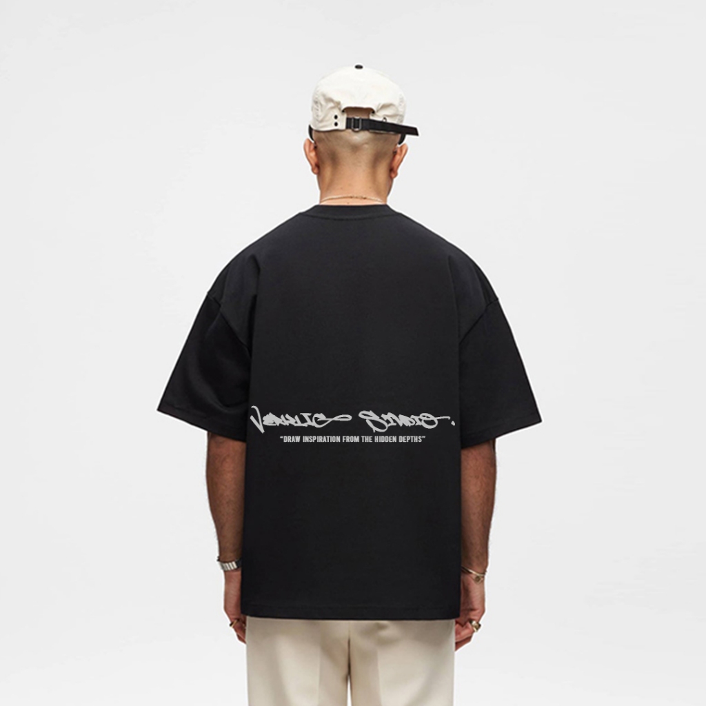 Verklig Studio Kaos BoxyFit Tshirt Print Tag Draw Type Heavyweight T-shirt Oversize 210Gsm Hitam 20s