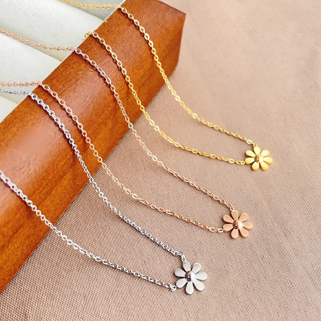 Kalung Titanium Wanita Liontin Bunga Daisy Terbaru Anti Karat Dan Luntur
