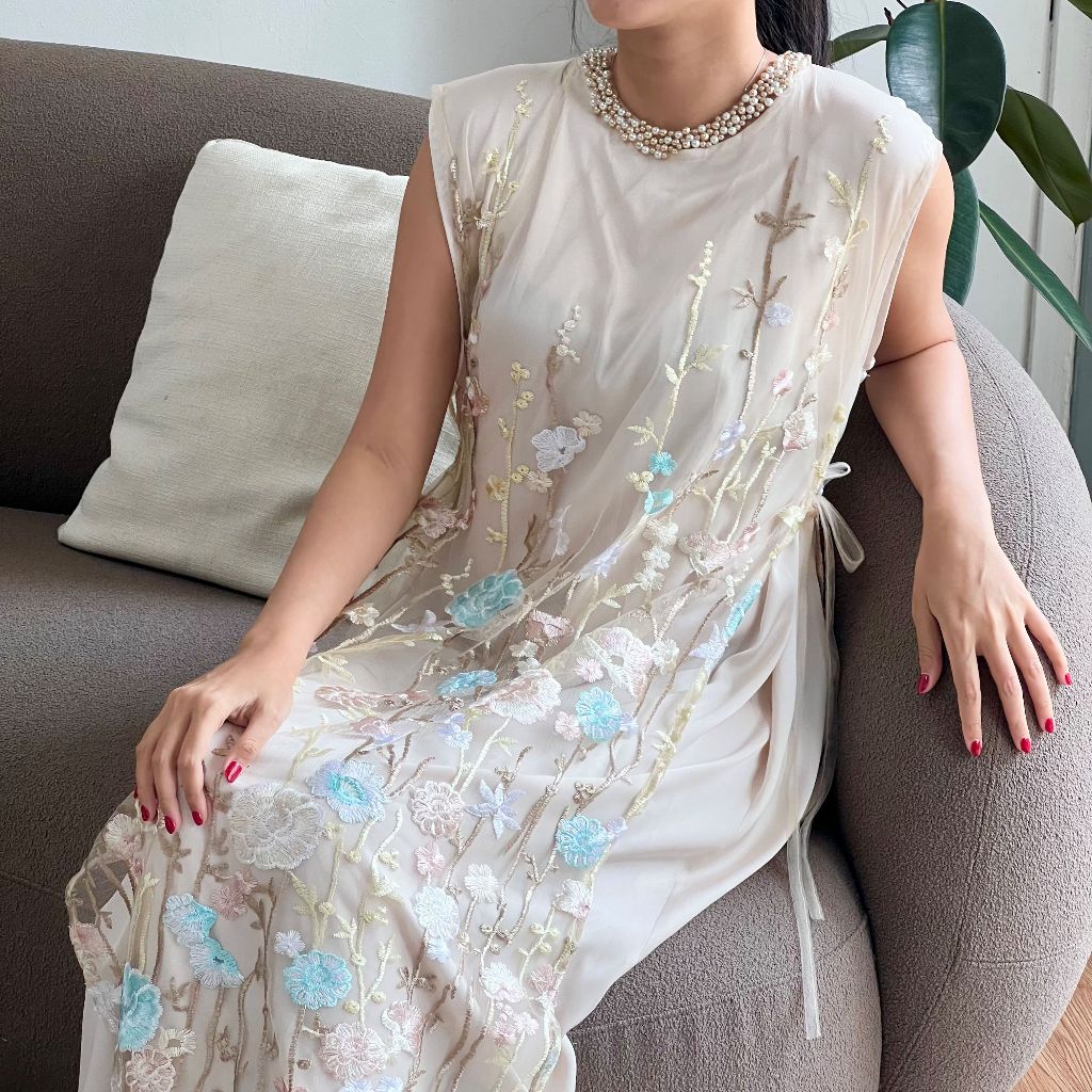 Dresshaus Ivory Bloom Maxi Dress | Dress Pesta Wanita Brokat Lace Tile Bordir Acara Kondangan