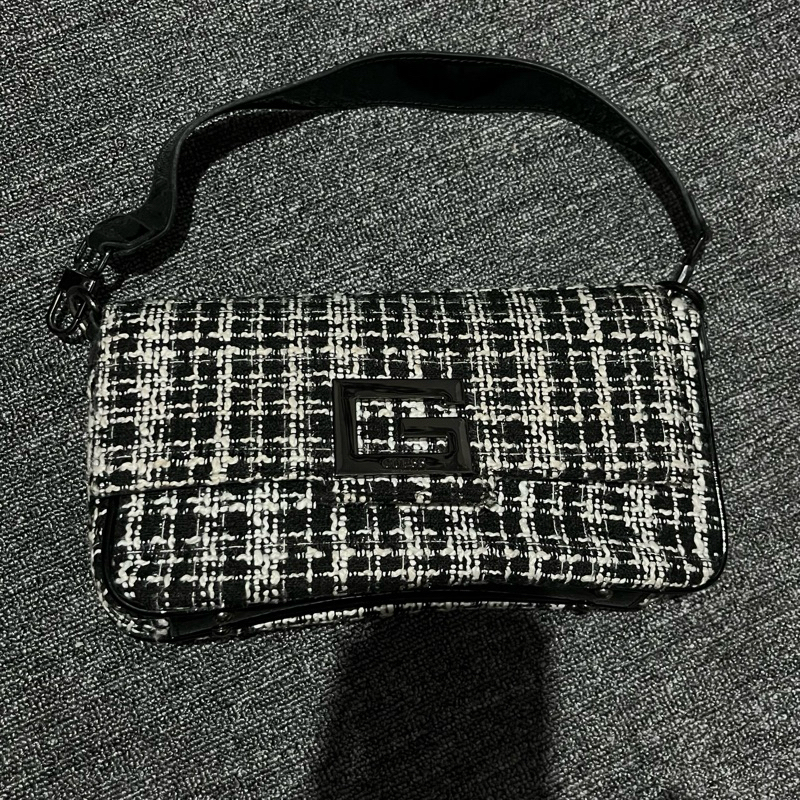 Preloved Tas Guess Tweed Black