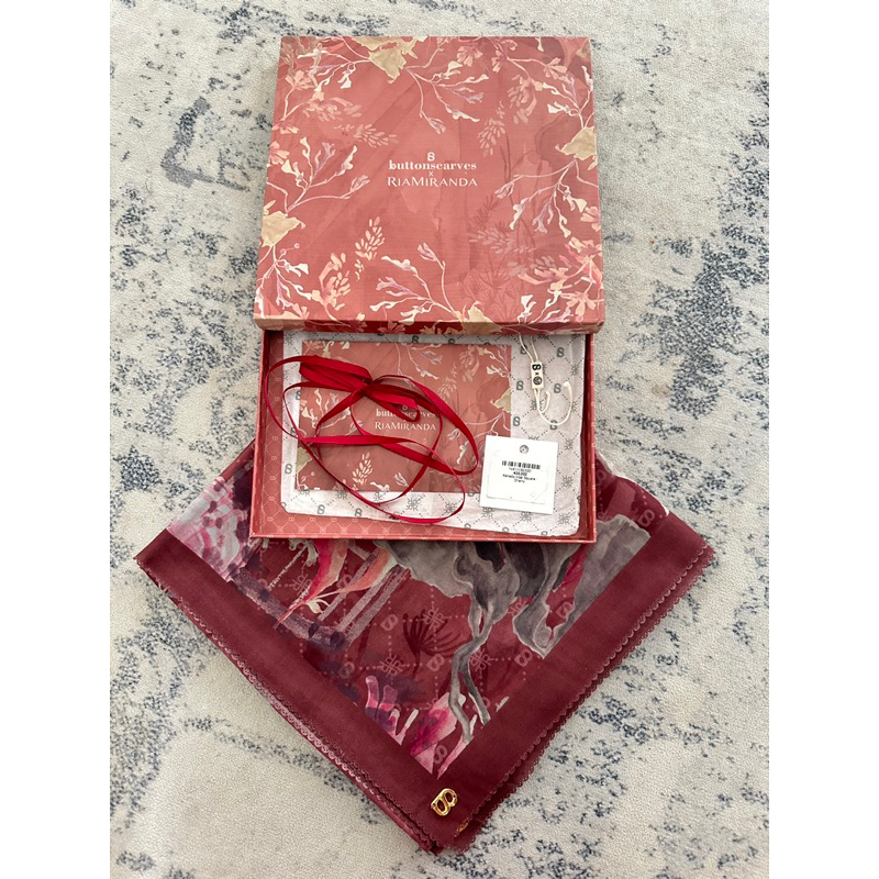RARE ITEM Buttonscarves Xanadu Riamiranda Cherry preloved (baca deskripsi)