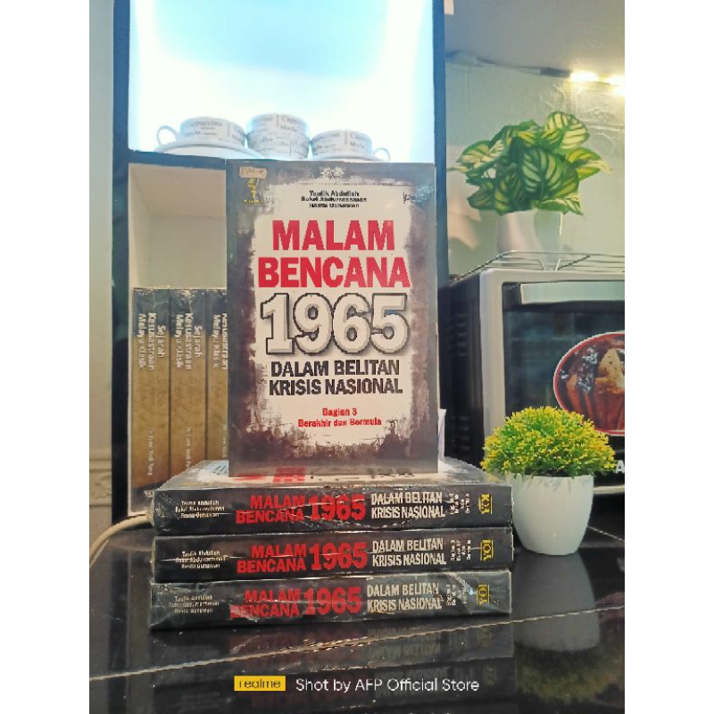 (Original) MALAM BENCANA 1965 DALAM BELITAN KRISIS NASIONAL