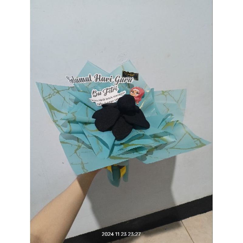 

Bouquet Kerudung motif polos hitam