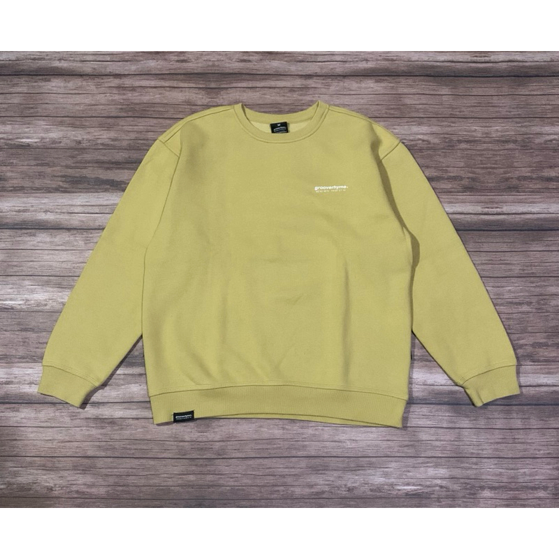 crewneck groove rhyme second