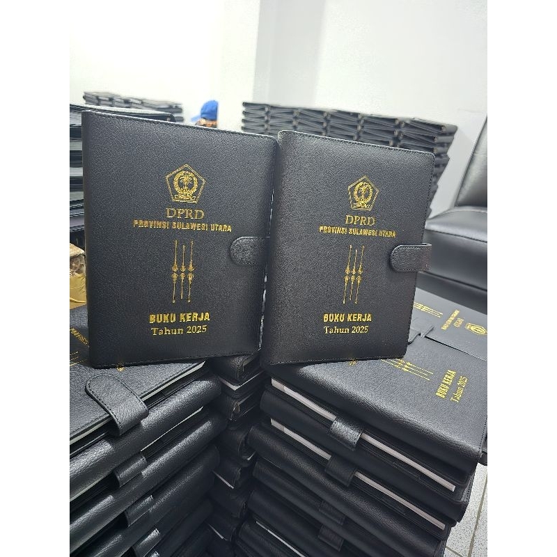 

buku agenda/ buku agenda custom/ buku agenda murah/ buku souvenir/buku kantor/buku pemerintahan DPRD